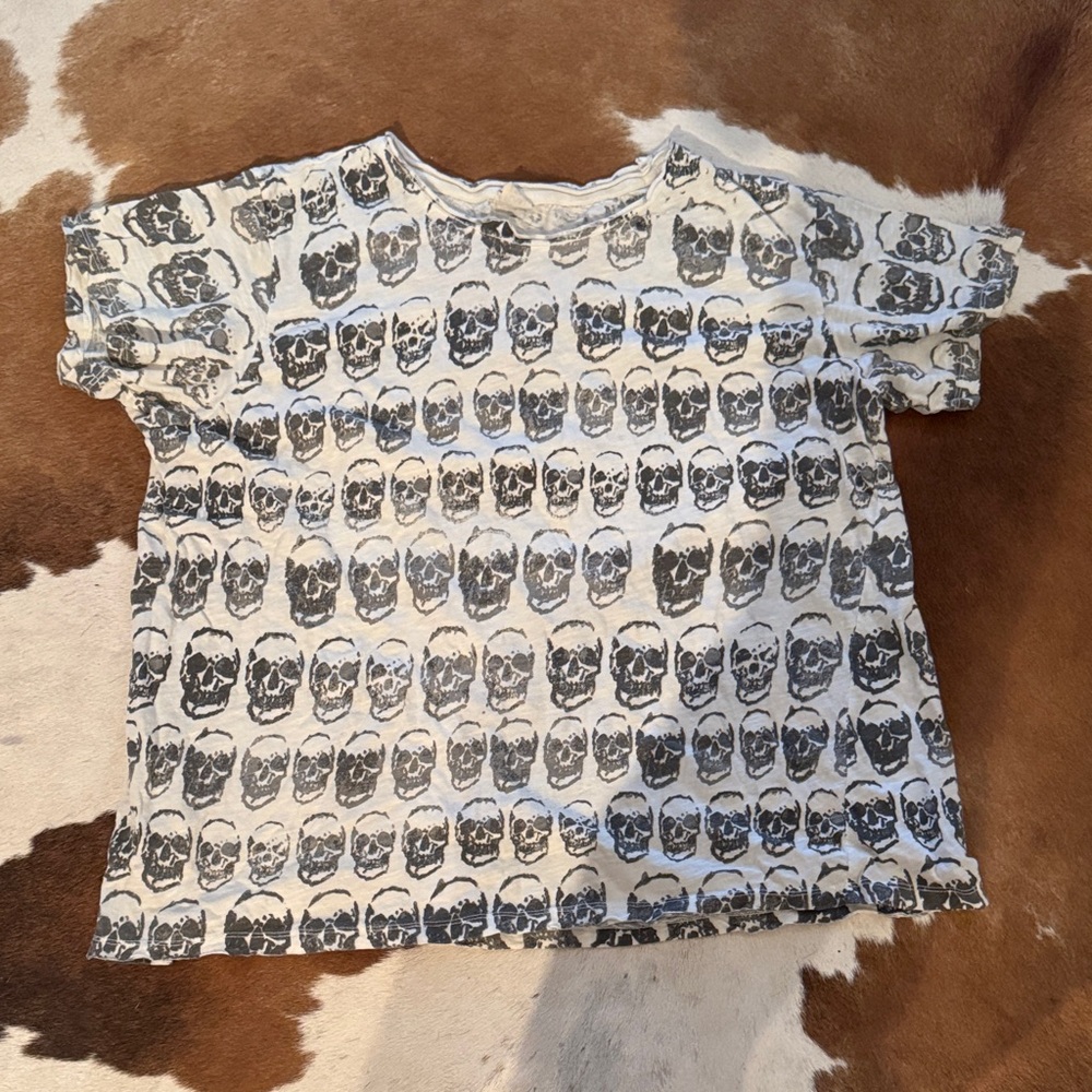 Magnolia Pearl Gray Skull Print Tee